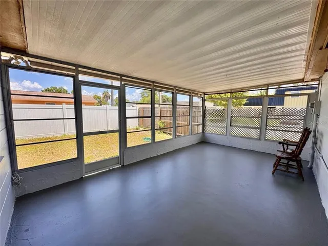 a view of empty room with window