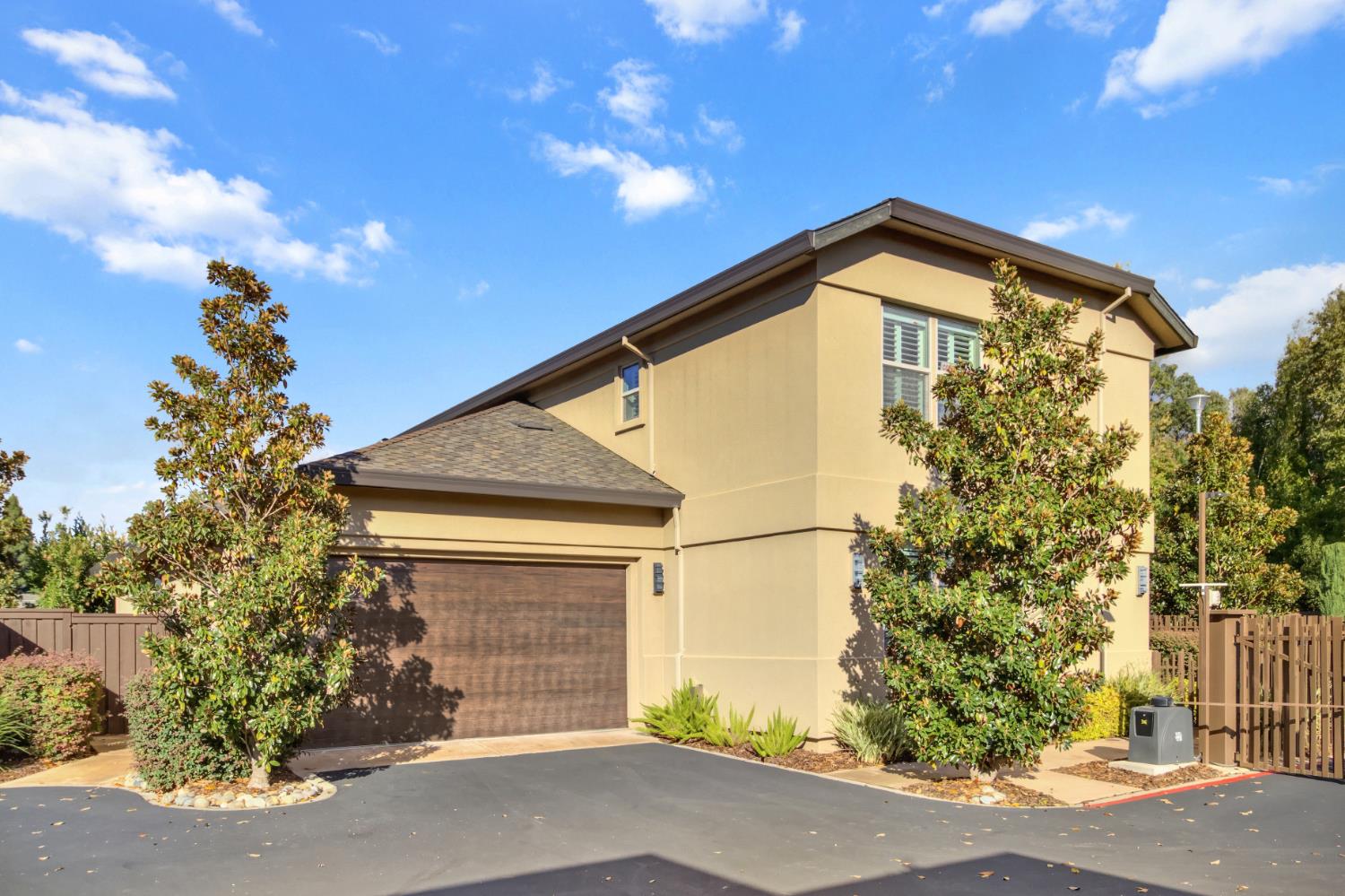 309 Fairgate Road Sacramento, CA 95825 - Photo 45 of 48 a view of a house with a plants