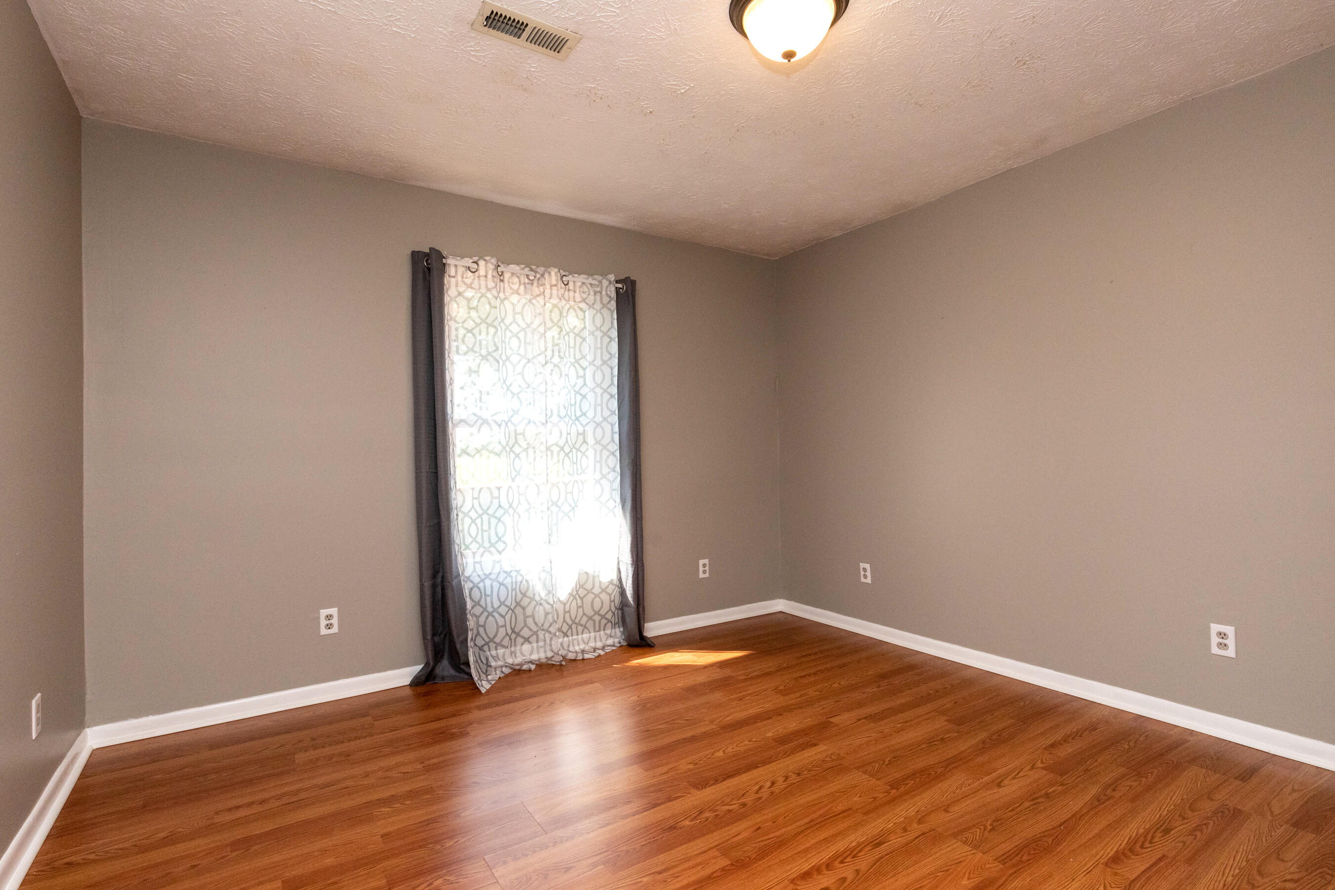 606 Cox Street Perryville, KY 40468 - Photo 22 of 50 Bedroom 2