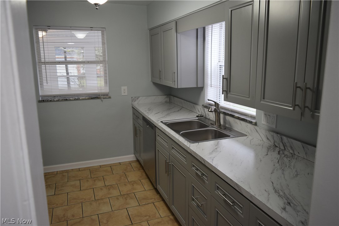 4098 Ellison Road South Euclid, OH 44121 - Photo 6 of 22 Gallery Image 6
