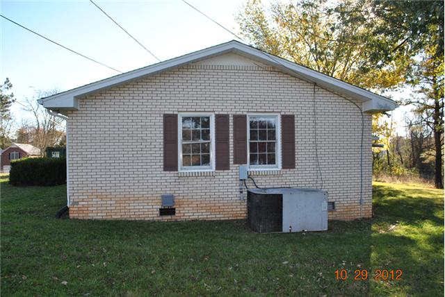 1500 C Booth Road Clarksville, TN 37042 - Photo 2 of 8 Right