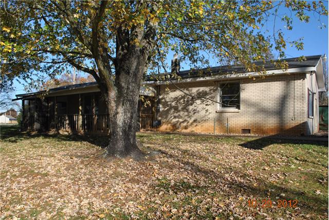 1500 C Booth Road Clarksville, TN 37042 - Photo 3 of 8 Rear