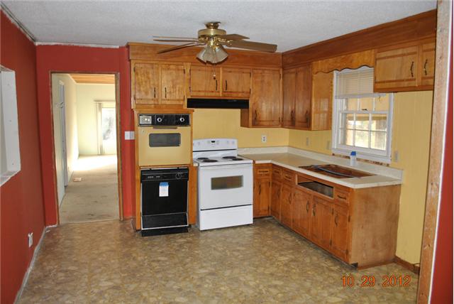 1500 C Booth Road Clarksville, TN 37042 - Photo 5 of 8 Kitchen