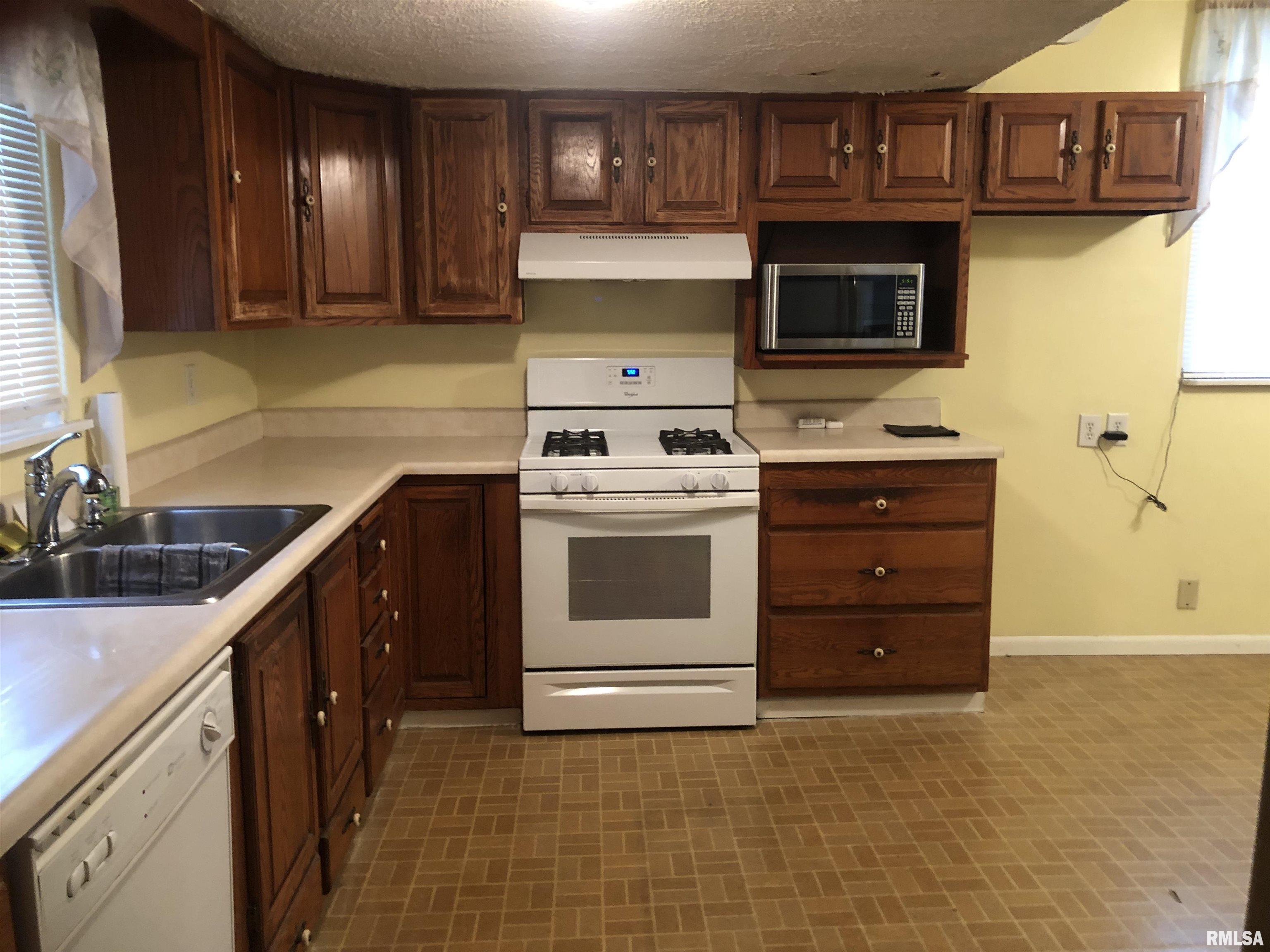 1805 East Keys Avenue Springfield, IL 62702 - Photo 9 of 34