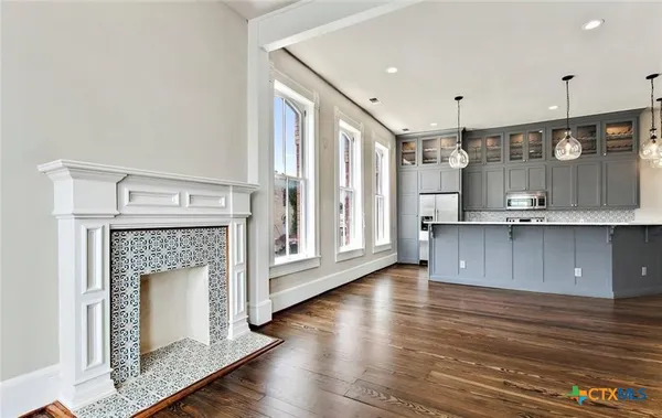 $1,895 | 202 North LBJ Drive, Unit 202, San Marcos, TX 78666