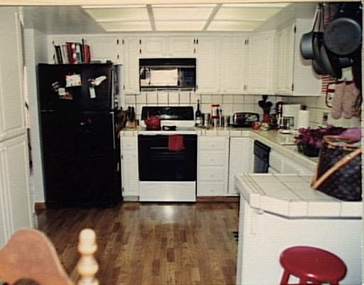 871 University Ridge Drive Reno, NV 89512 - Photo 3 of 7 a kitchen with stainless steel appliances granite countertop a refrigerator a stove and a microwave