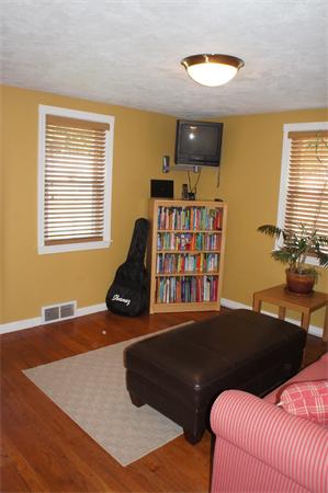 8 Roosevelt Road Holbrook, MA 02343 - Photo 13 of 29 Gallery Image 13
