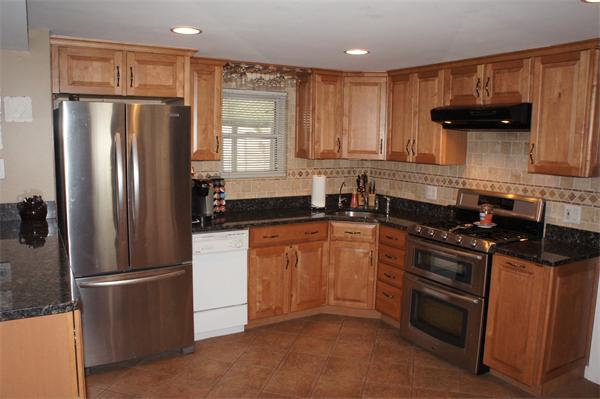 8 Roosevelt Road Holbrook, MA 02343 - Photo 5 of 29 Gallery Image 5