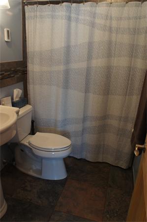8 Roosevelt Road Holbrook, MA 02343 - Photo 10 of 29 Gallery Image 10
