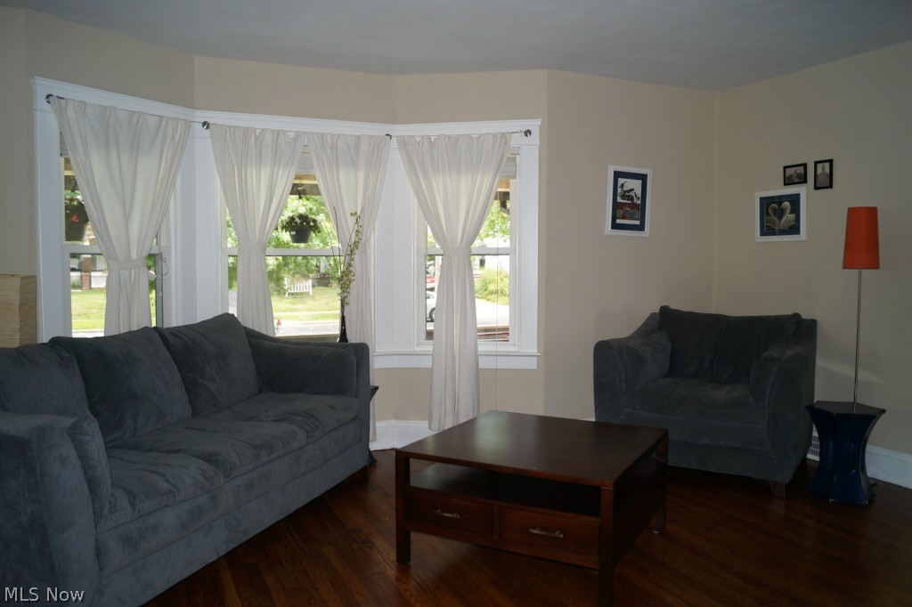 2252 Maplewood Road Cleveland, OH 44118 - Photo 4 of 22 Gallery Image 4