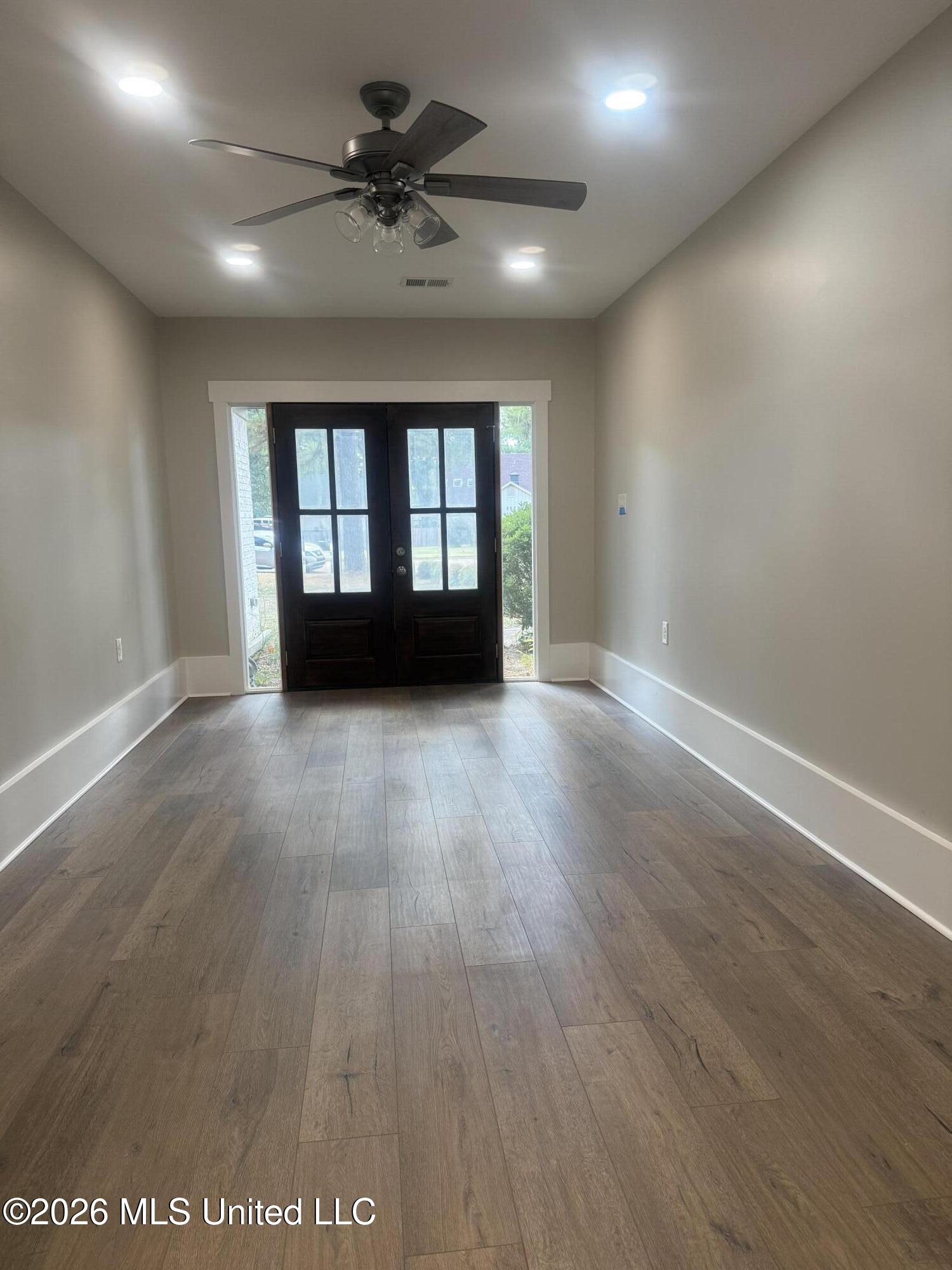 538 Pin Oak Point Southaven, MS 38671 - Photo 2 of 24 Foyer