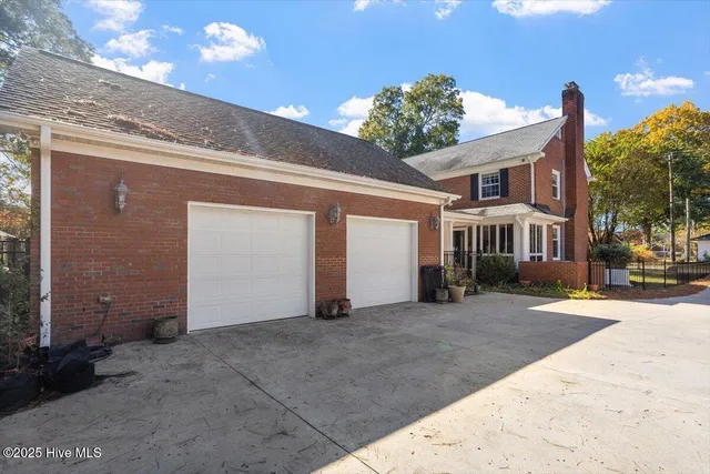 $519,000 | 3325 North Walnut Street, Farmville, NC 27828