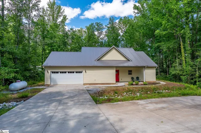 $322,900 | 128 Willys Creek Circle, Pickens, SC 29671