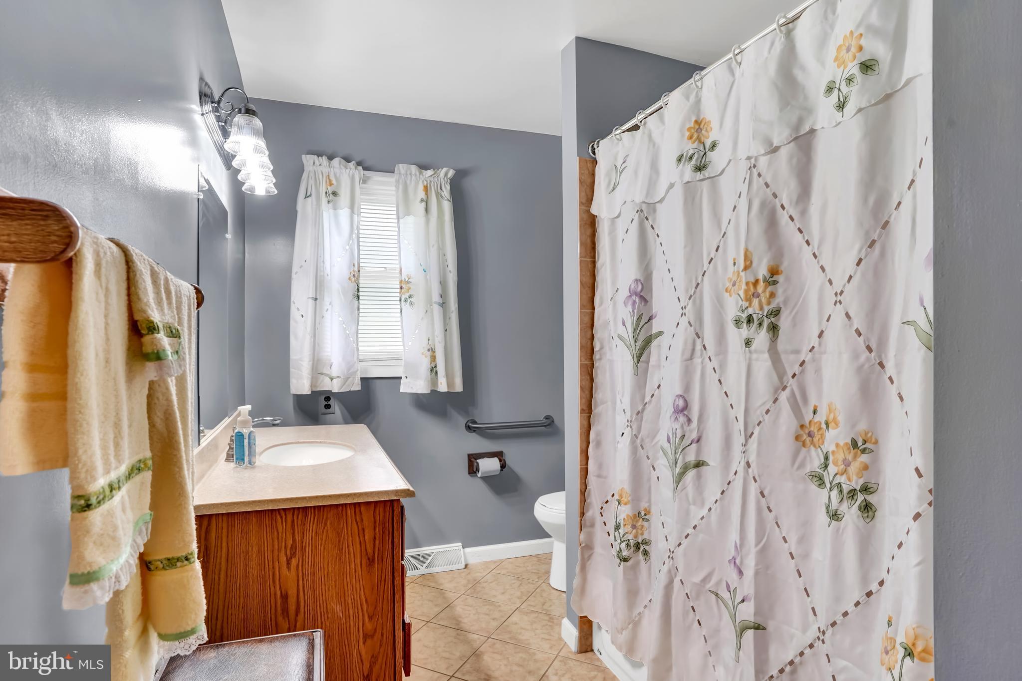 30 Washington Road New Freedom, PA 17349 - Photo 18 of 27 Large Tiled Bath