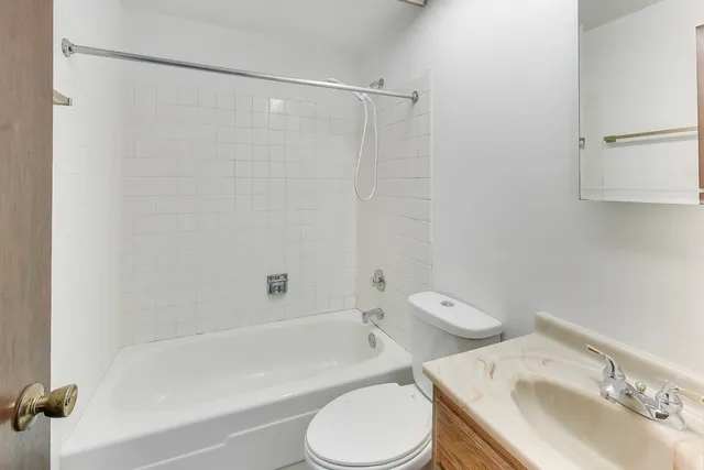 $220,000 | 4553 West 56th Street, Unit 305, Chicago, IL 60629