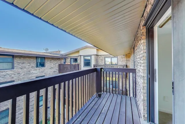 $220,000 | 4553 West 56th Street, Unit 305, Chicago, IL 60629