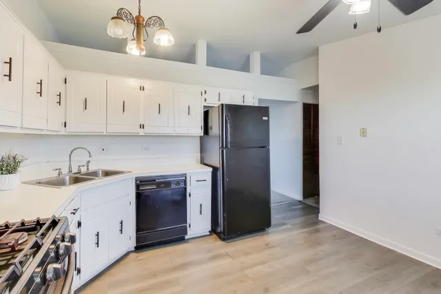 $220,000 | 4553 West 56th Street, Unit 305, Chicago, IL 60629