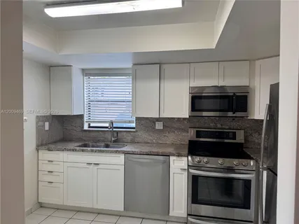 $2,200 | 11810 Southwest 80th Street, Unit 216, Miami, FL 33183