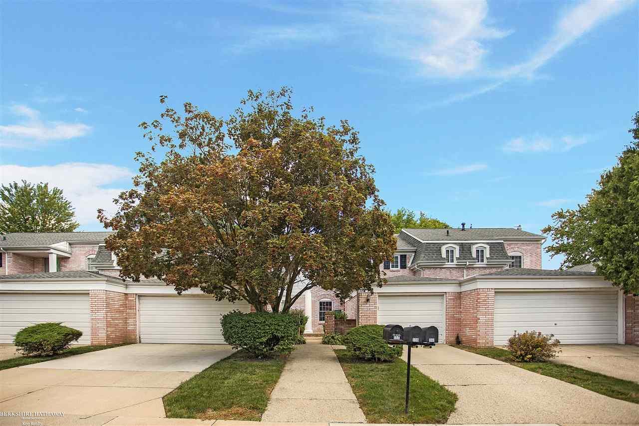 159 Stratford Lane Rochester Hills, MI 48309 - Photo 1 of 27