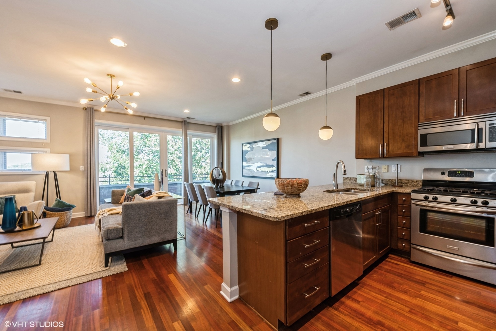 1925 West Irving Park Road, Unit 4 Chicago, IL 60613 - Photo 9 of 18 Gallery Image 9