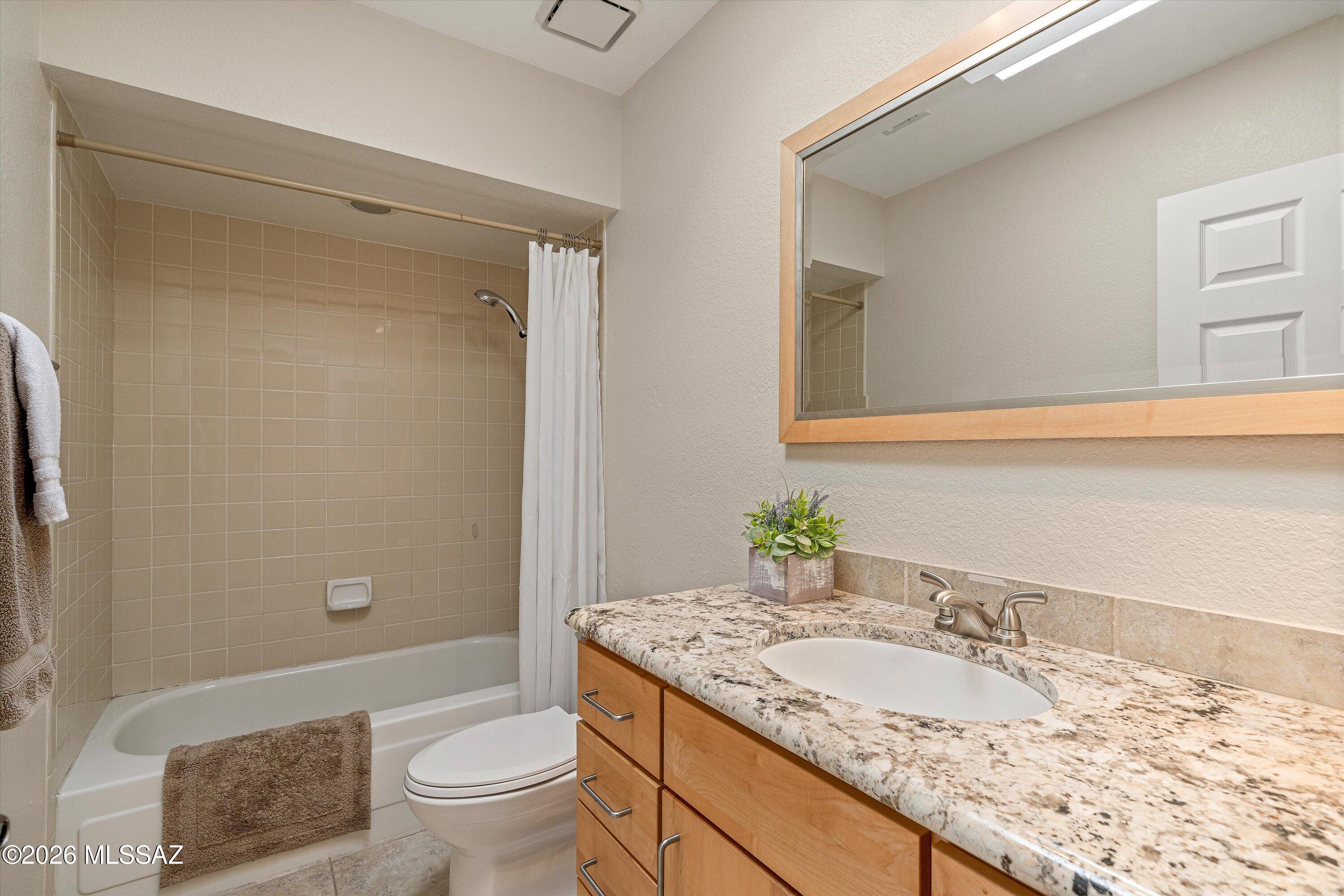 7402 East Wandering Road Tucson, AZ 85750 - Photo 22 of 38 Hall Bathroom