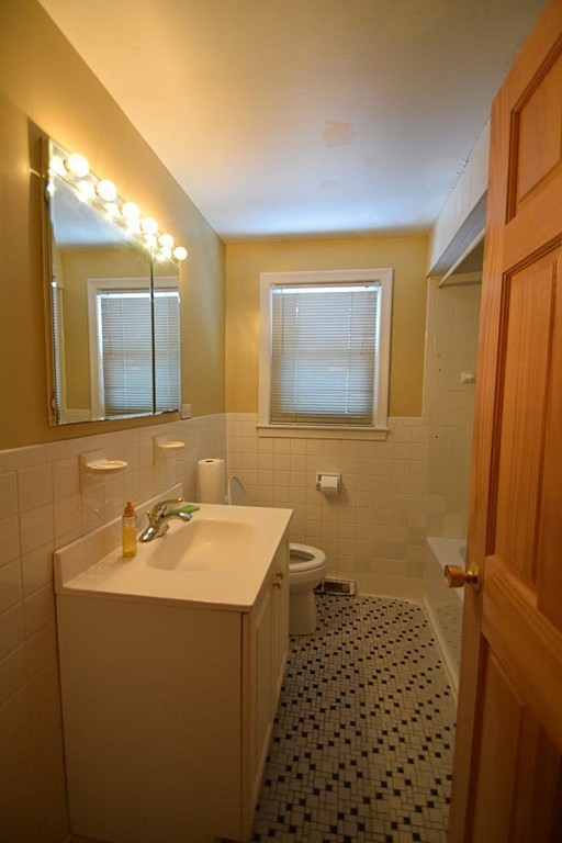 17 Niles Road Randolph, MA 02368 - Photo 9 of 14 Gallery Image 9