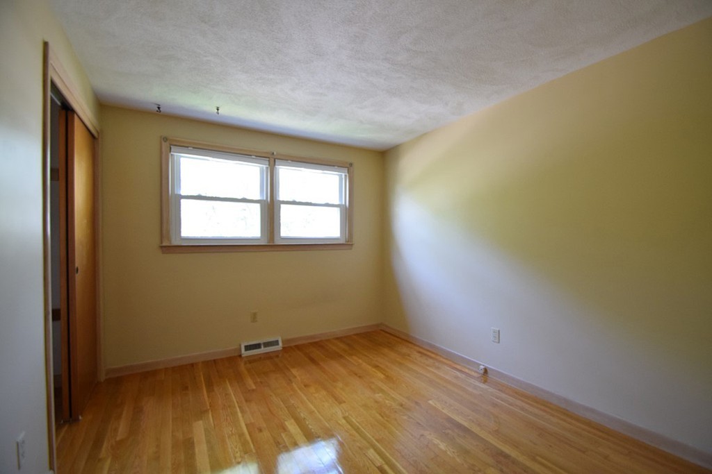 17 Niles Road Randolph, MA 02368 - Photo 10 of 14 Gallery Image 10