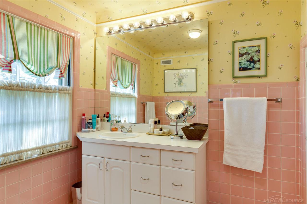 929 Trombley Road Grosse Pointe Park, MI 48230 - Photo 17 of 36