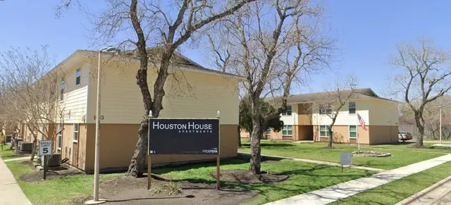 $1,021 | 103 Cornwall Drive, Victoria, TX 77904