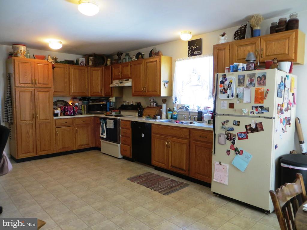 516 Pleasant Valley Road Denver, PA 17517 - Photo 5 of 15