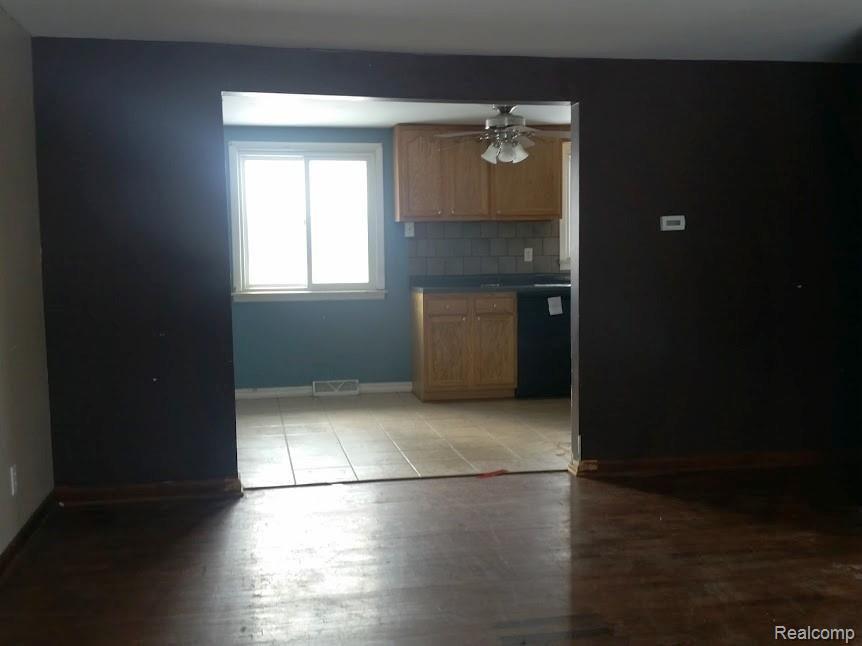 5115 Millington Road Millington, MI 48746 - Photo 10 of 22 9 Living Room.jpg