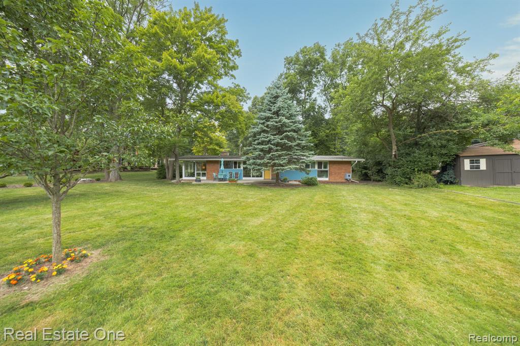 29845 Highmeadow Road Farmington Hills, MI 48334 - Photo 27 of 36