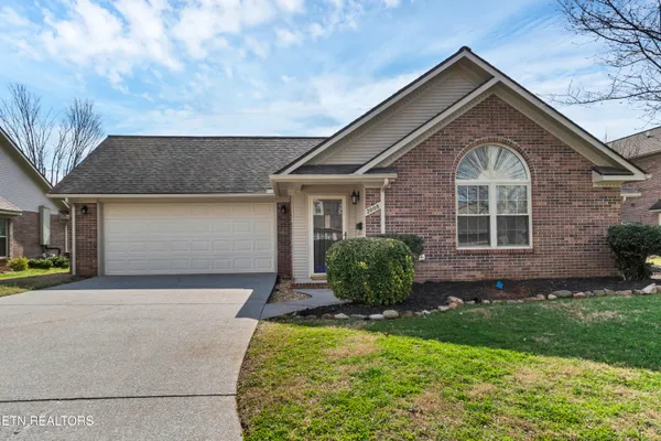 $369,900 | 2008 Cochran Place, Maryville, TN 37803
