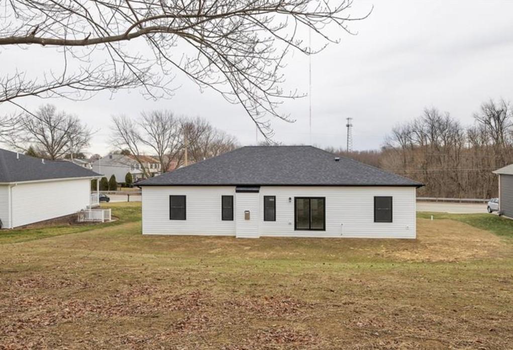 182 Murray Hill Road Tarentum, PA 15084 - Photo 7 of 35 a front view of a house with a yard