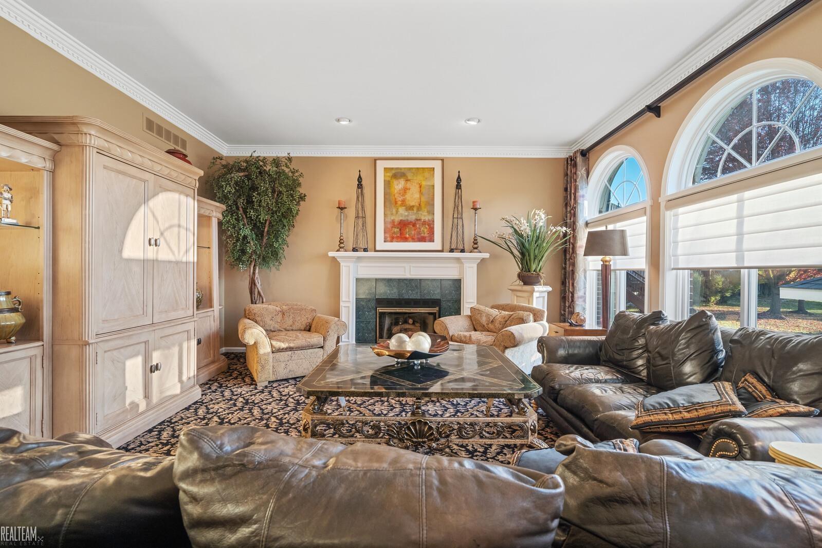1028 Bloomview Circle Rochester, MI 48307 - Photo 15 of 44 50094250-14.JPG