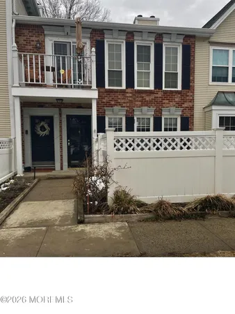 a black and white photo of a building