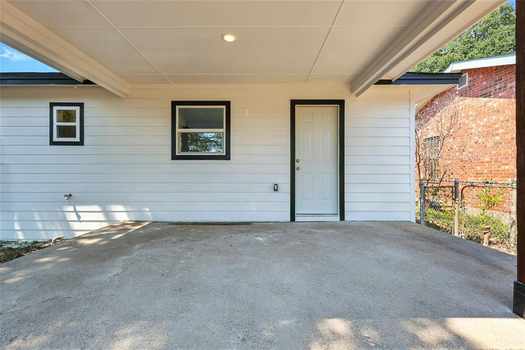 3122 Seevers Avenue Dallas, TX 75216 - Photo 13 of 16 a view of an empty room with a window