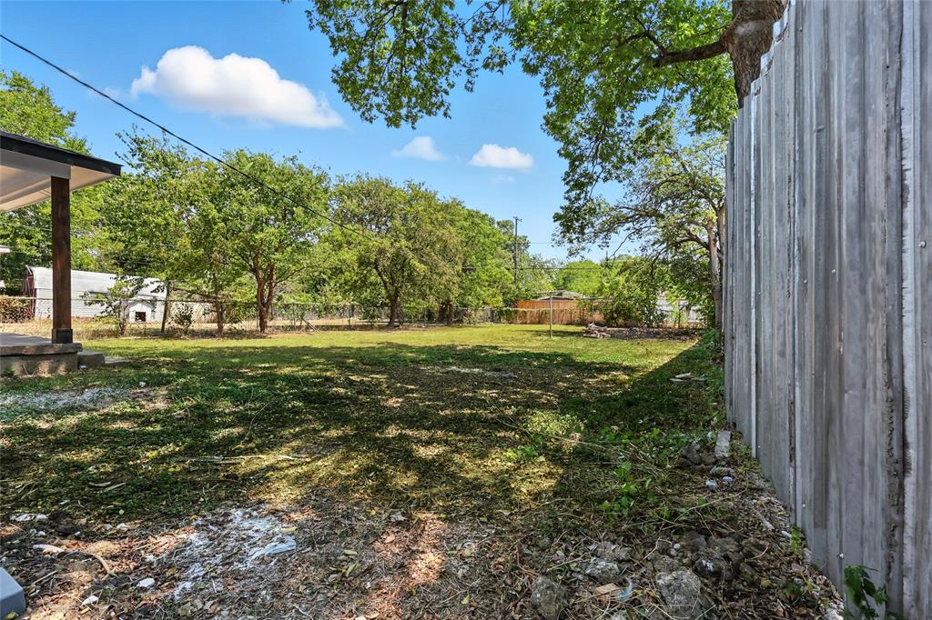 3122 Seevers Avenue Dallas, TX 75216 - Photo 15 of 16 a view of a green field