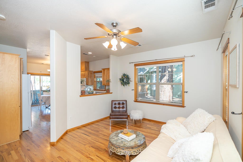 26 Logan Way Talent, OR 97540 - Photo 3 of 28 26 Logan (4 of 54)