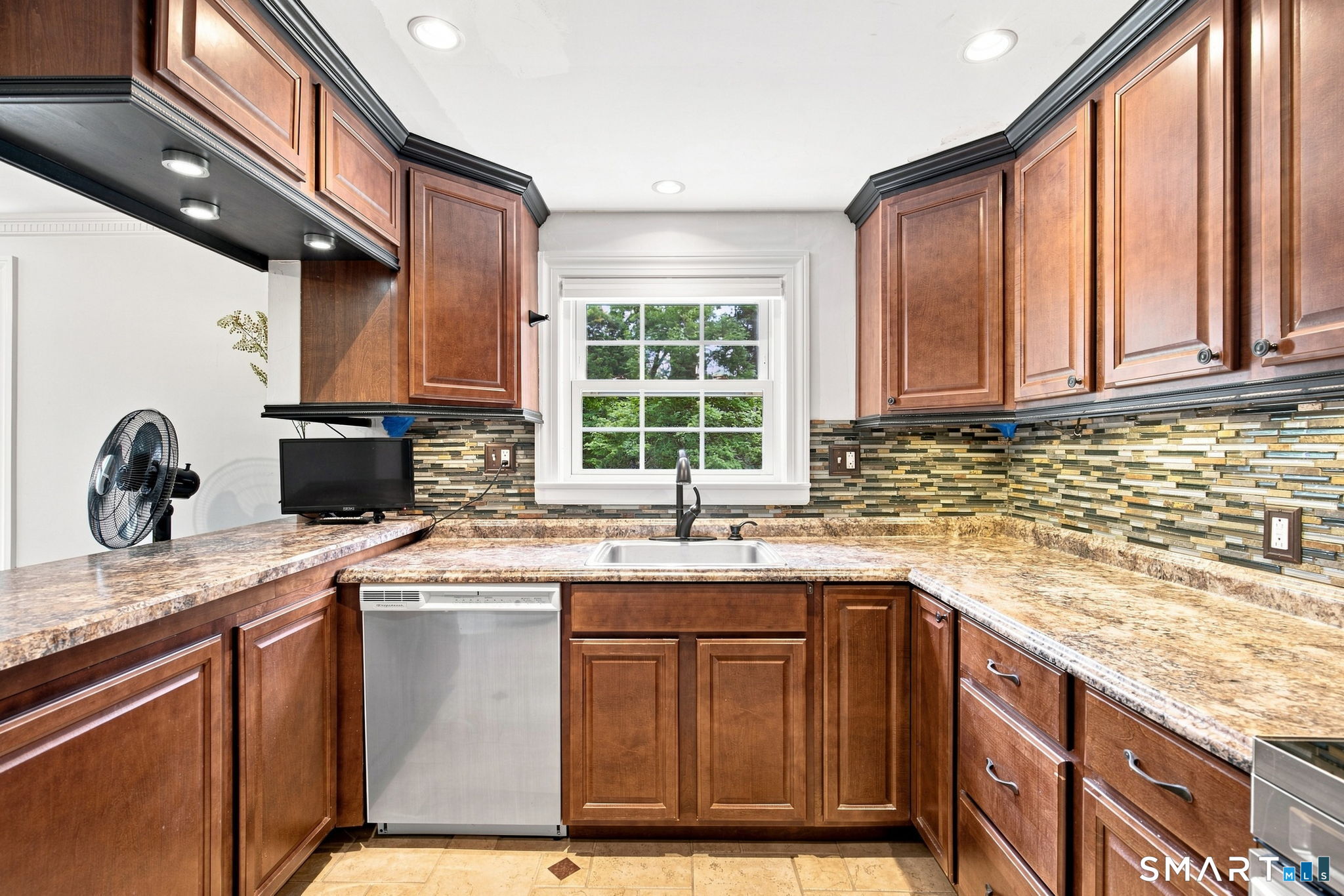137 Harrison Road Cheshire, CT 06410 - Photo 16 of 40 Gallery Image 16