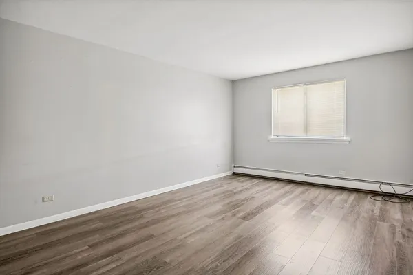 $1,395 | 2500 Mark Thomas Lane, Unit 5B, Hanover Park, IL 60133