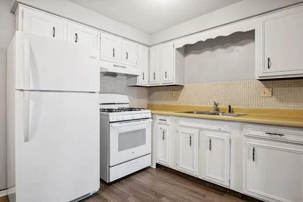 $1,395 | 2500 Mark Thomas Lane, Unit 5B, Hanover Park, IL 60133