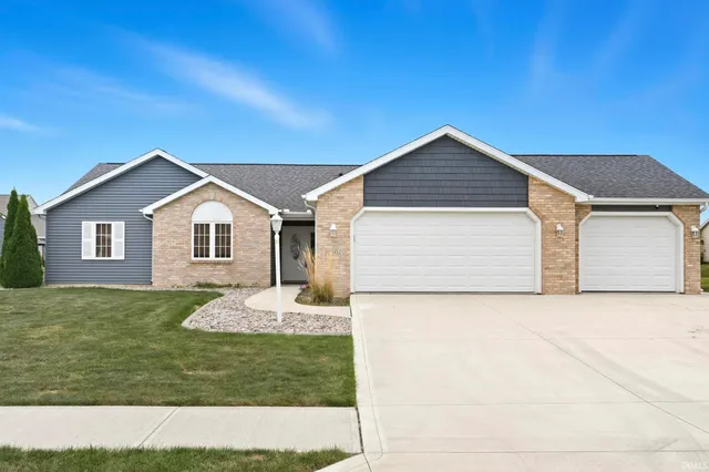 $289,900 | 10302 Greenwood Lakes Drive, New Haven, IN 46774