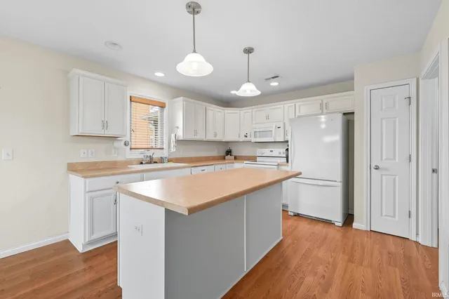 $289,900 | 10302 Greenwood Lakes Drive, New Haven, IN 46774