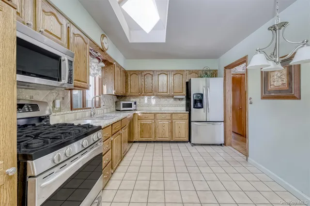 $799,000 | 16 Highview Avenue, Airmont, NY 10901