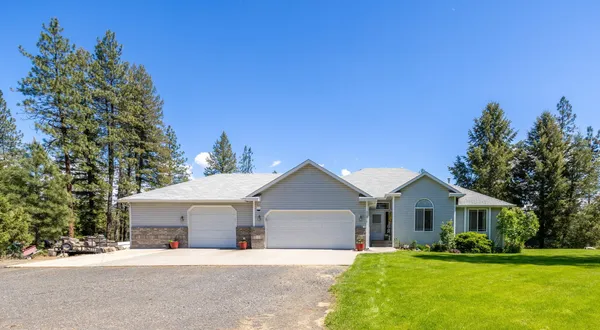 $750,000 | 32410 North Ridge Road, Chattaroy, WA 99003