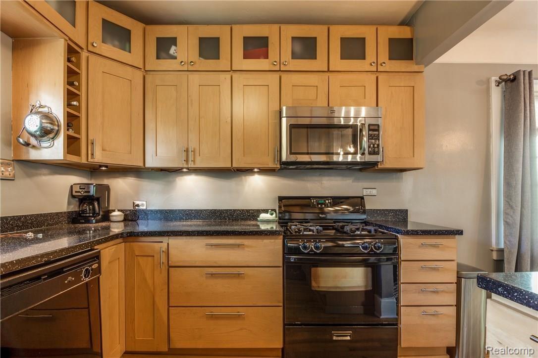 82 Wellesley Drive Pleasant Ridge, MI 48069 - Photo 16 of 45 Interiors (12 of 31).jpg