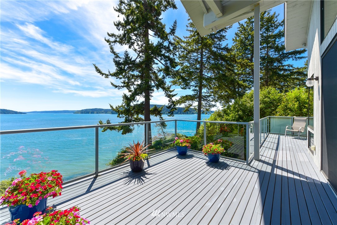 6782 Salmon Beach Road Anacortes, WA 98221 - Photo 2 of 25 Gallery Image 2