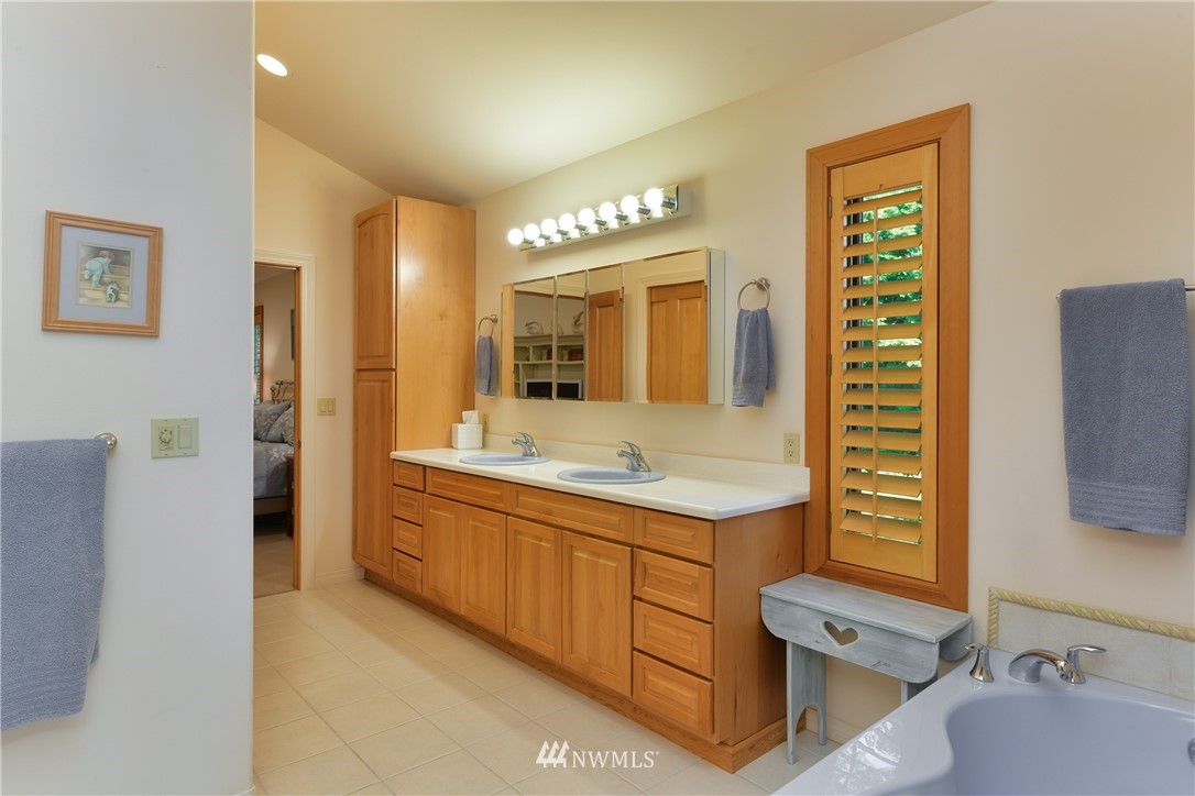 6782 Salmon Beach Road Anacortes, WA 98221 - Photo 13 of 25 Gallery Image 13