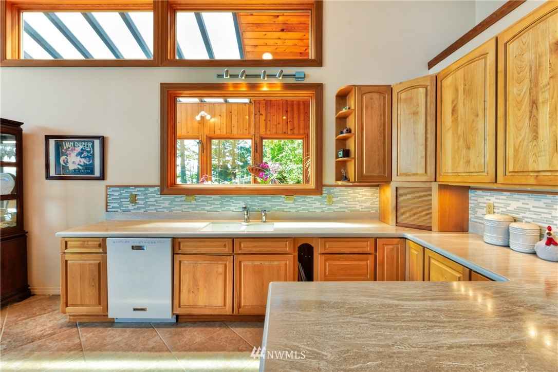 6782 Salmon Beach Road Anacortes, WA 98221 - Photo 9 of 25 Gallery Image 9
